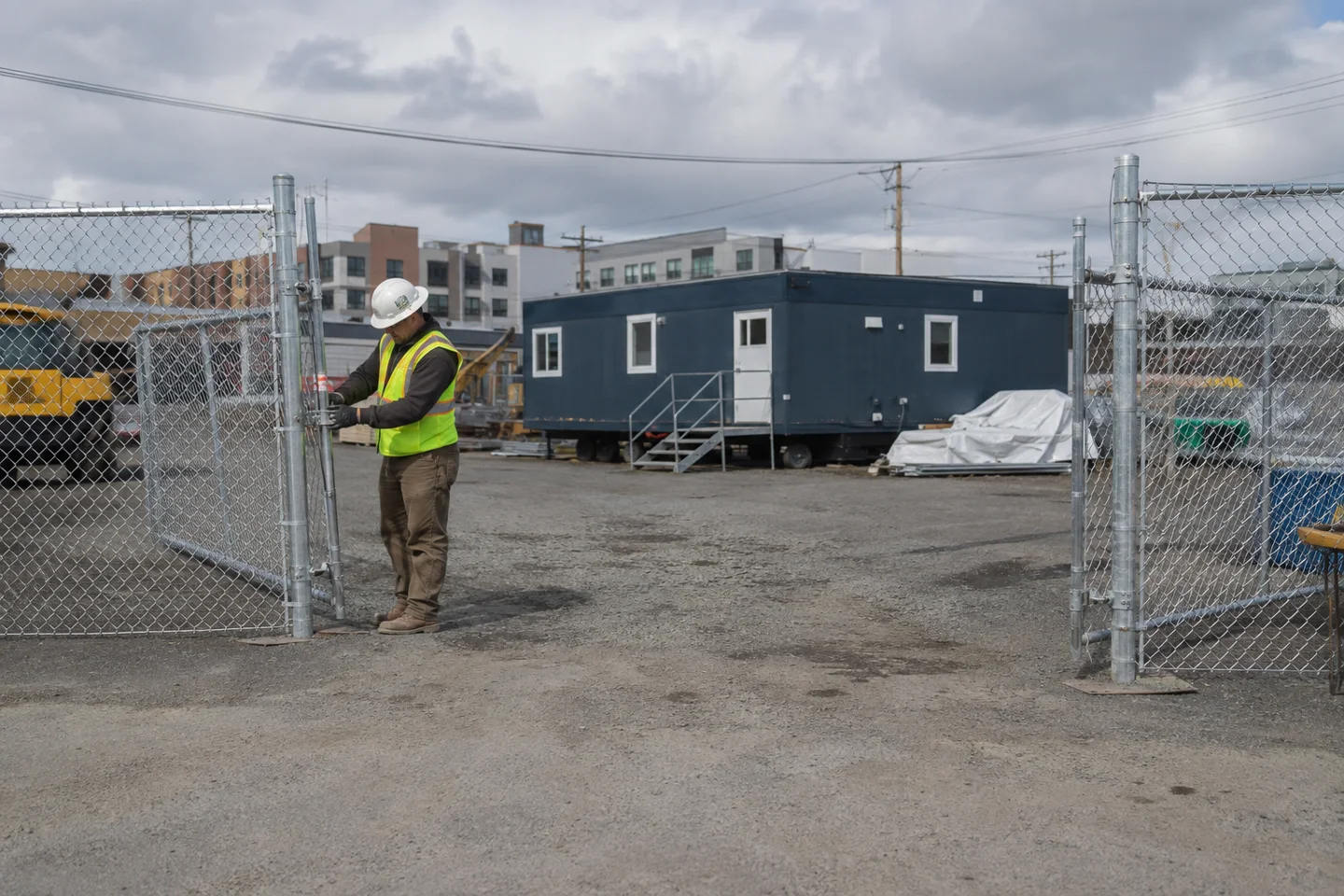 Temporary Fencing Rentals for Jobsites and Events — mobile office buyer guide