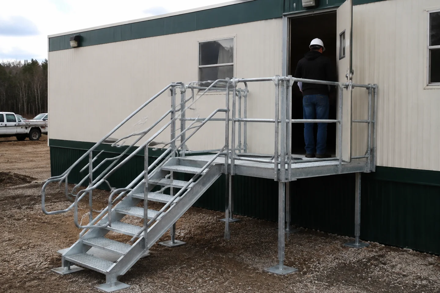 What extra costs come with office trailer rental?